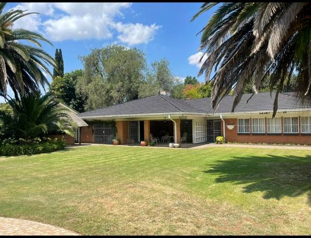 4 BEDROOM HOUSE FOR SALE IN VANDERBIJLPARK SW 5